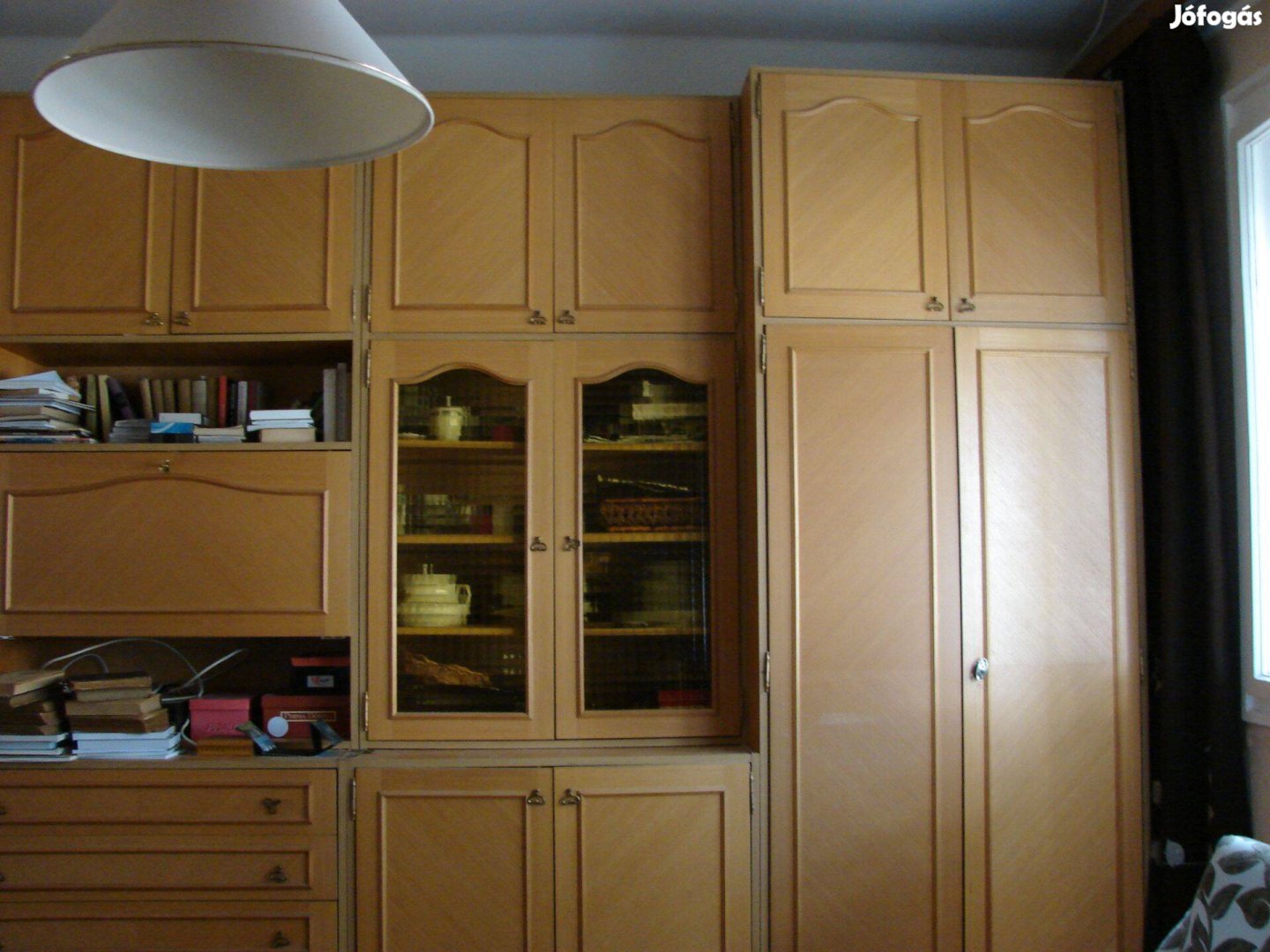 Szoba bútor eladó!