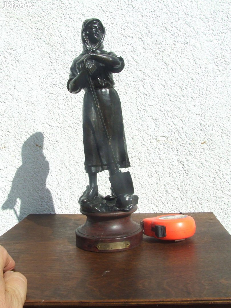 Szobor kertész
