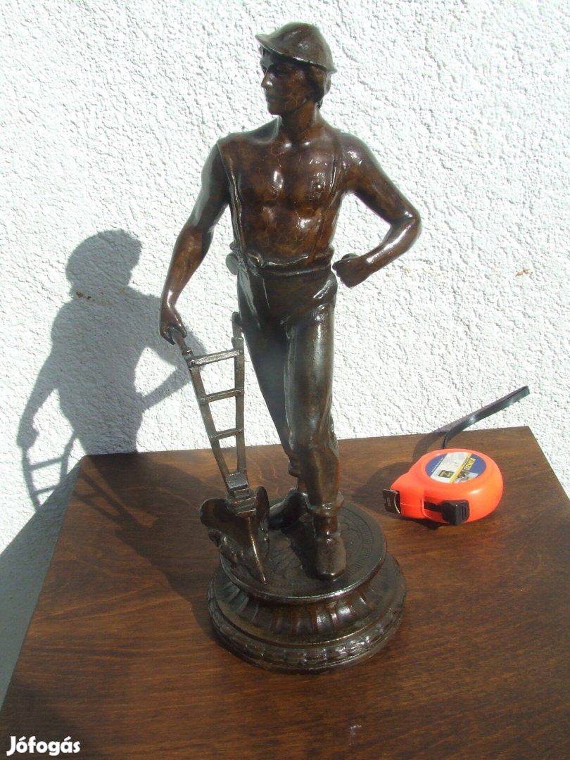 Szobor szántó