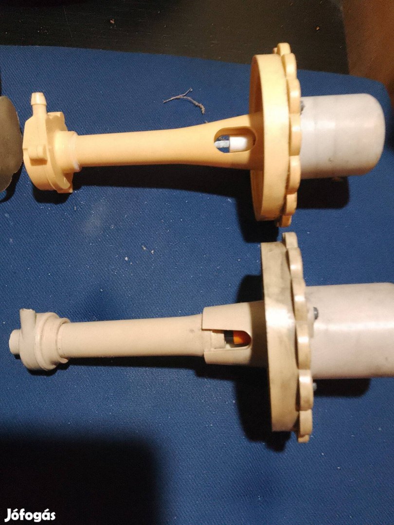 Szoci ablak mosó tartályok-12/24.V-Lada/Ifa.stb