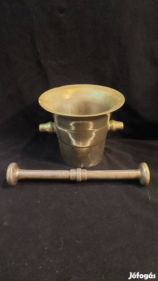 Szokásosnál nagyobb nikkelezett, vagy krómozott réz mozsár