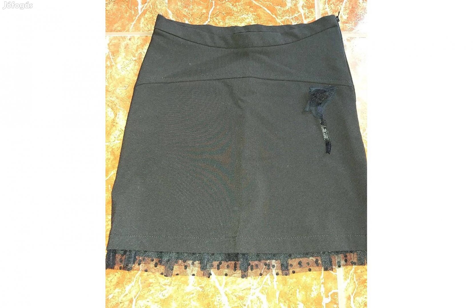Szoknya eladó, 134140-es méretben