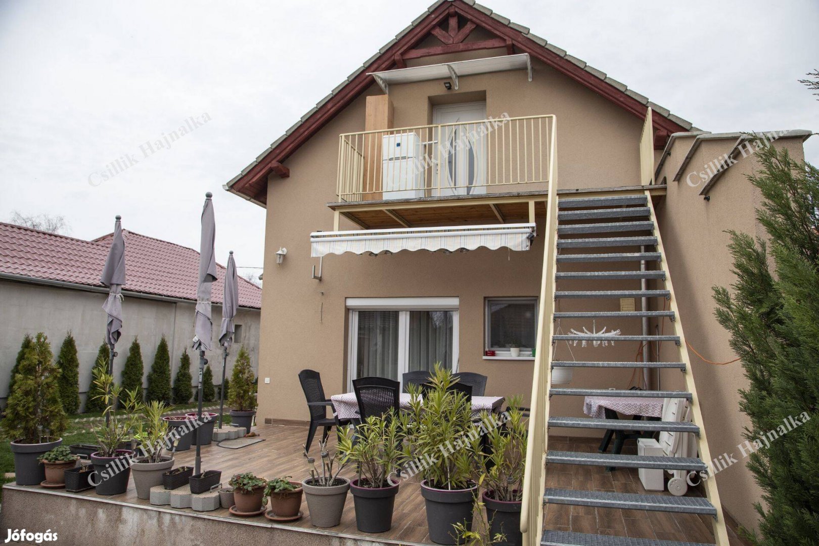 Szolnok Belváros újszerű 178 m2-es duplakomfortos családi ház