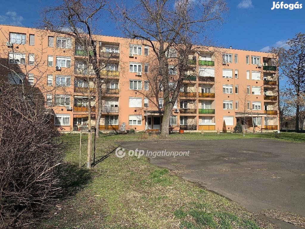 Szolnoki eladó 54 nm-es lakás