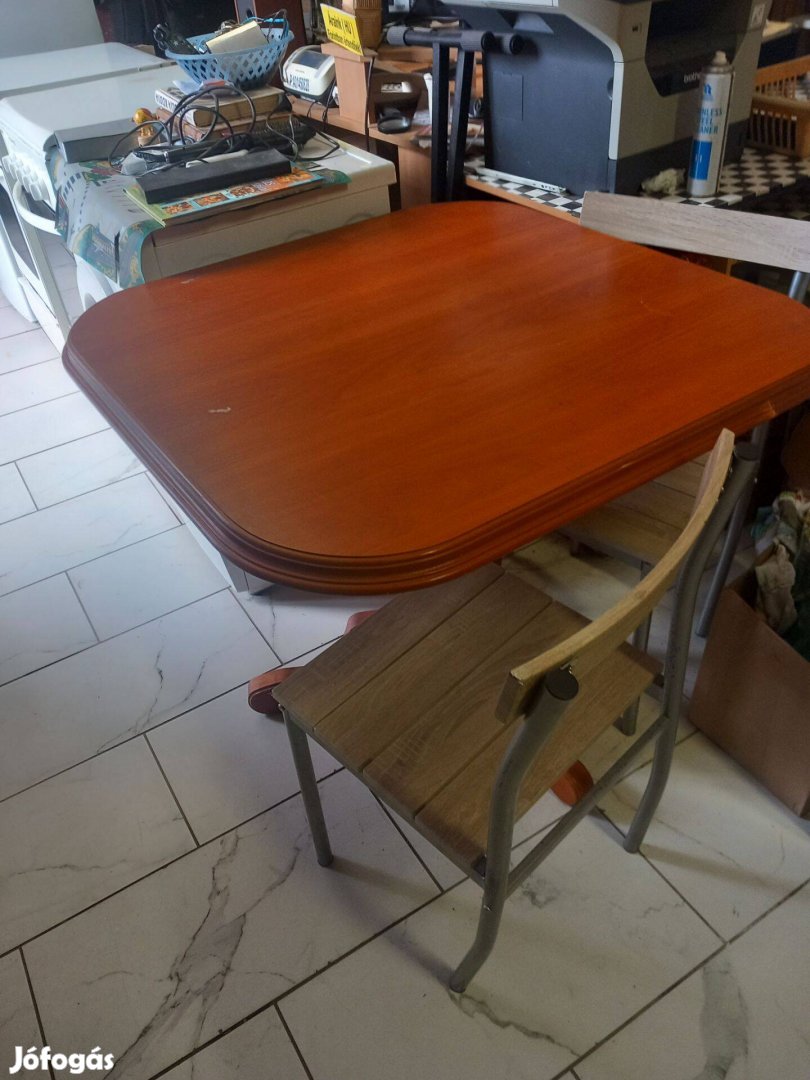 Szolnokon Eladó Ebédlő GAR.2 DB Székkel!