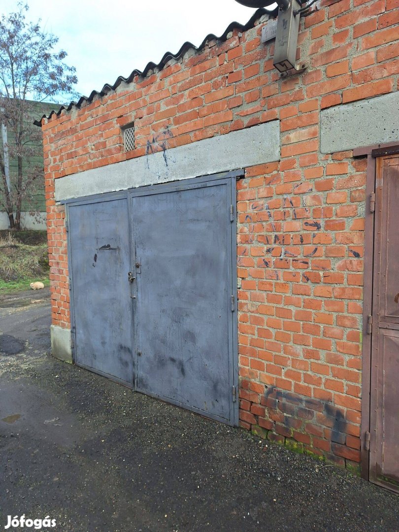 Szolnokon Garázs Eladó