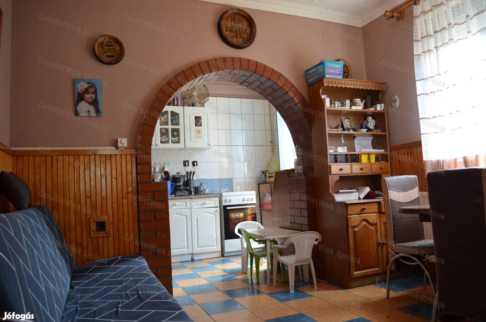 Szolnokon Partoskápolna városrészben eladó egy 105 nm-es családi ház