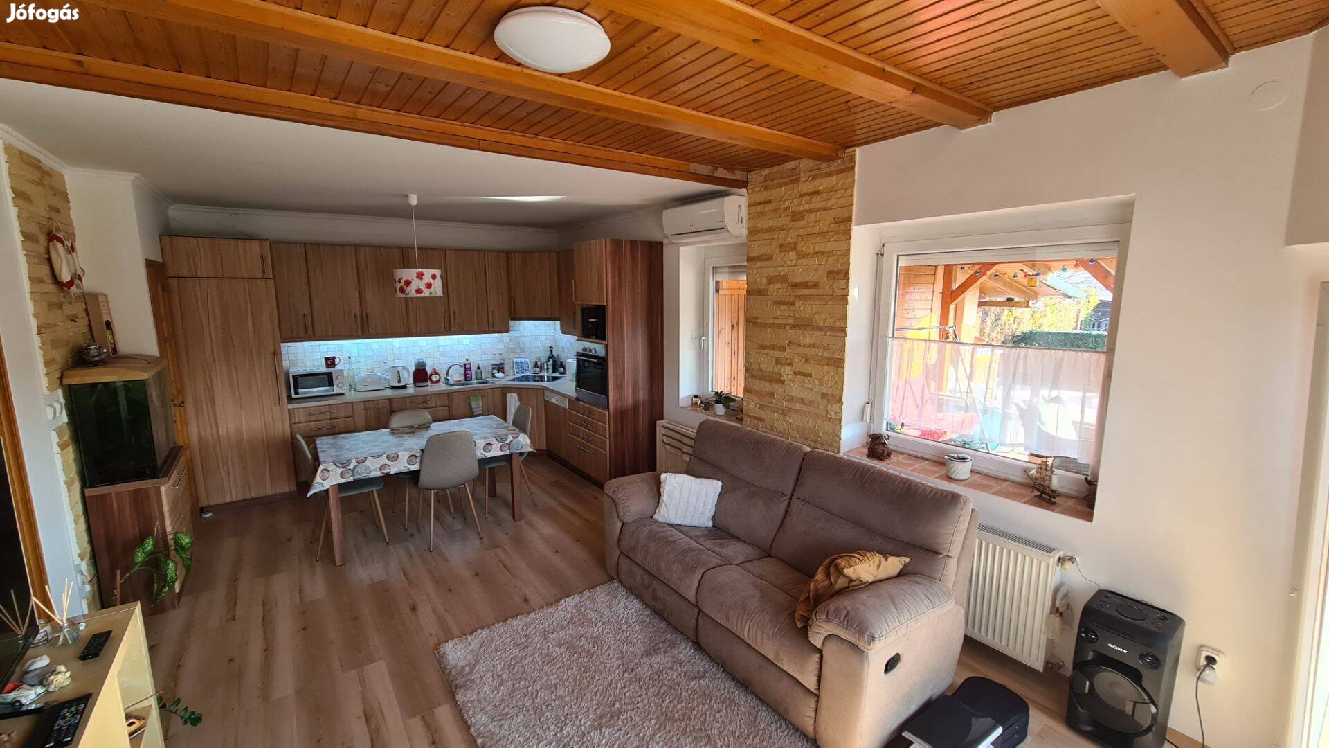 Szolnokon, Sás utcában, 120 m2-es kertes ház eladó