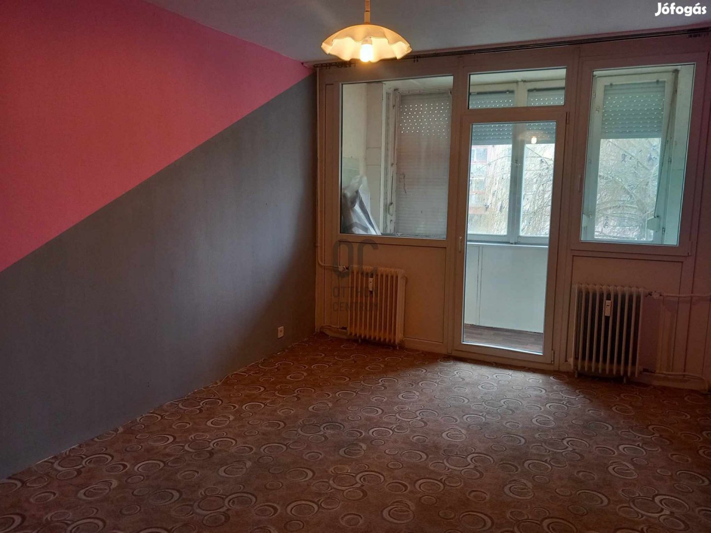 Szolnokon a Széchenyi lakótelepen 2 szobás lakás eladó!