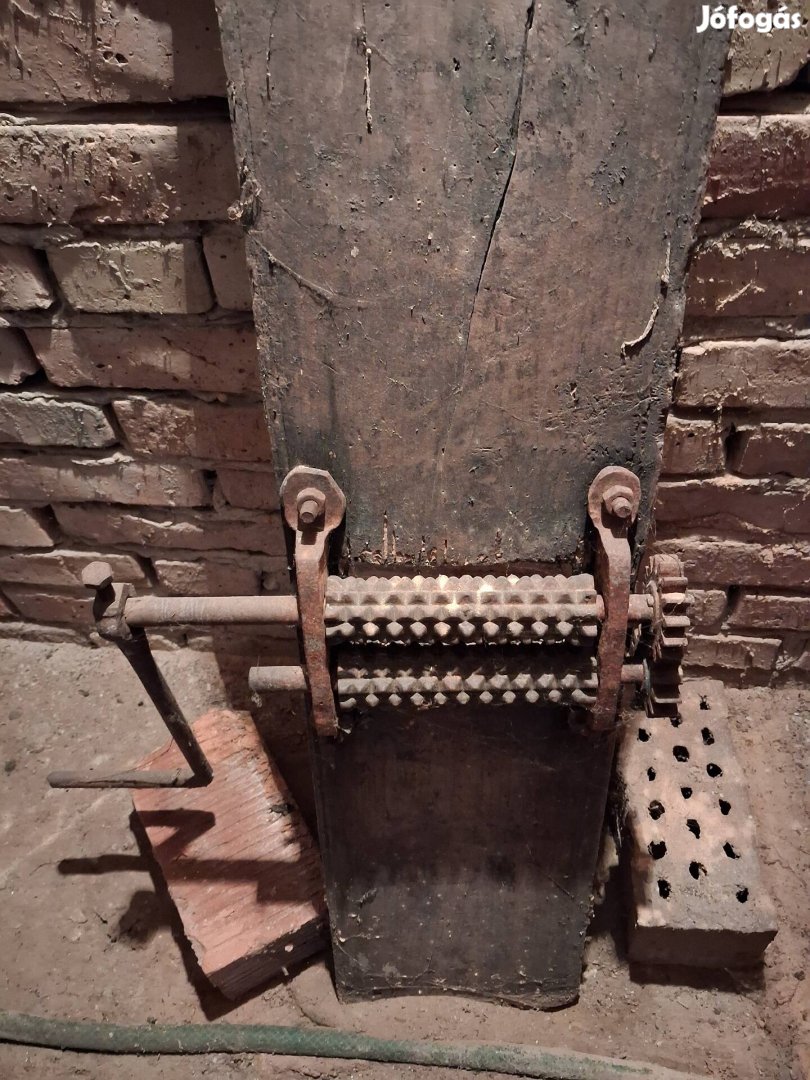 Szőlő daráló - Retro -