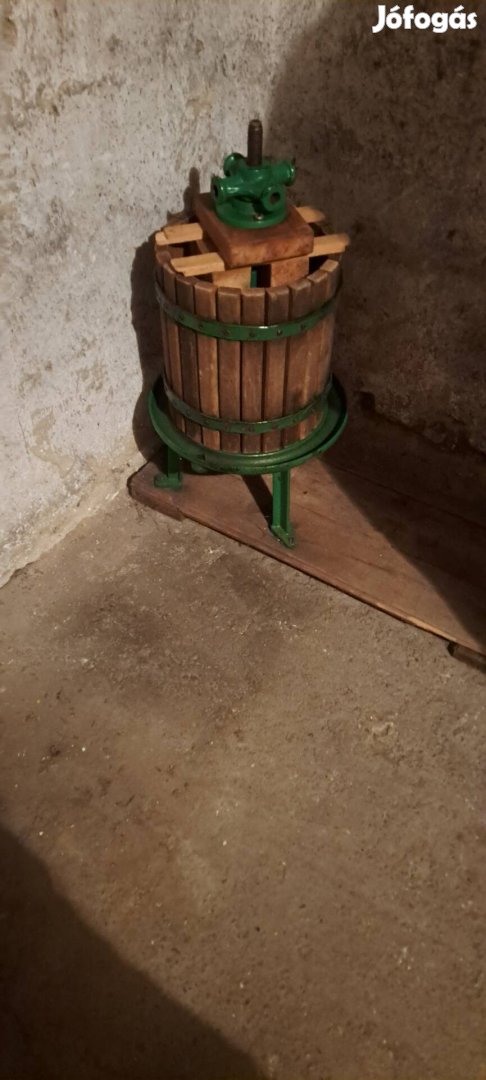 Szölő daráló és prés 