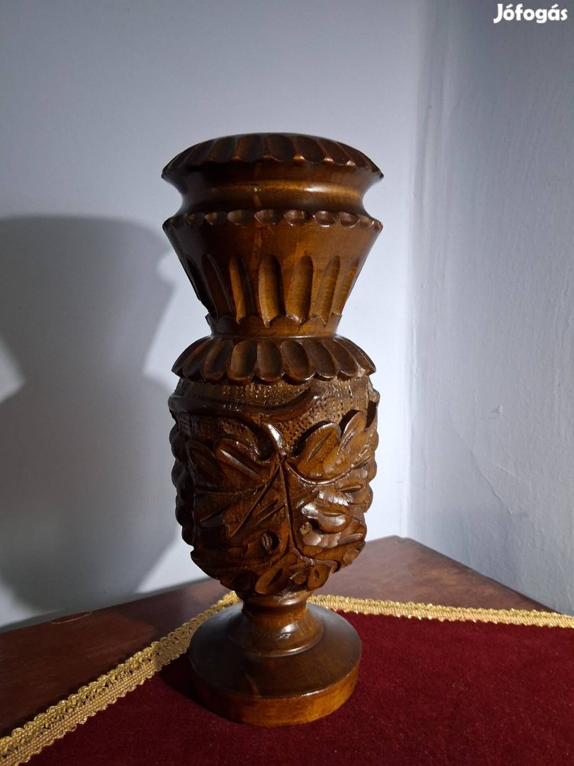 Szölő motívumos fa váza