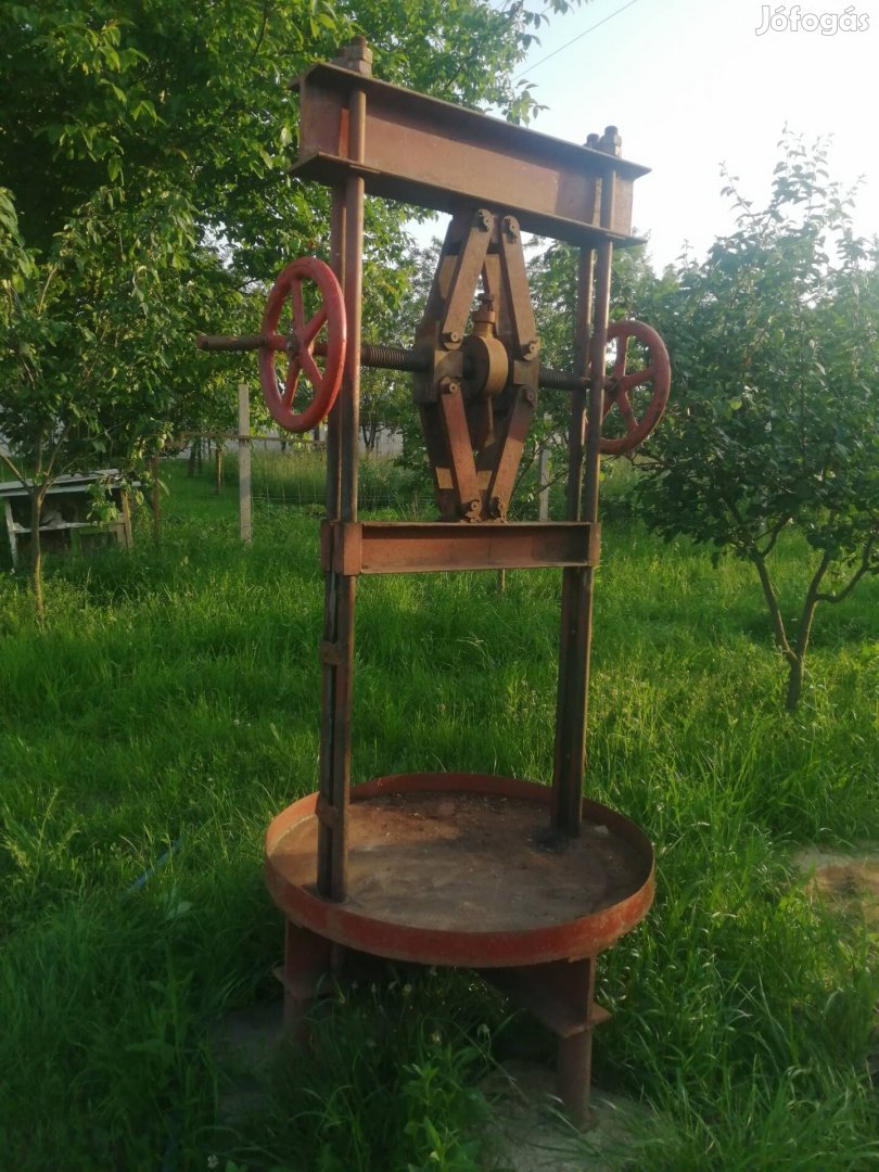 Szőlő prés kossuth prés