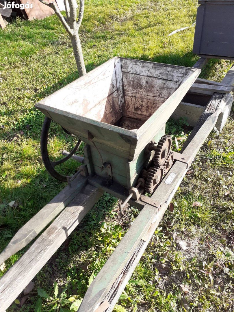 Szőlődaráló eladó !