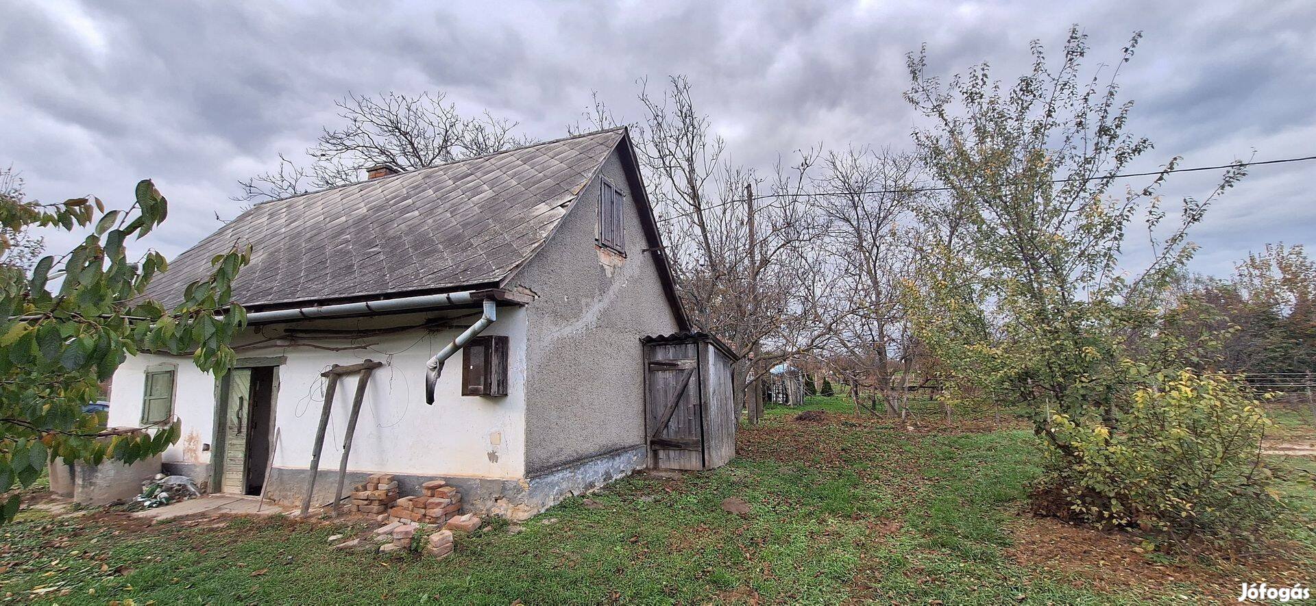 Szőlőhegyi földterület présházzal