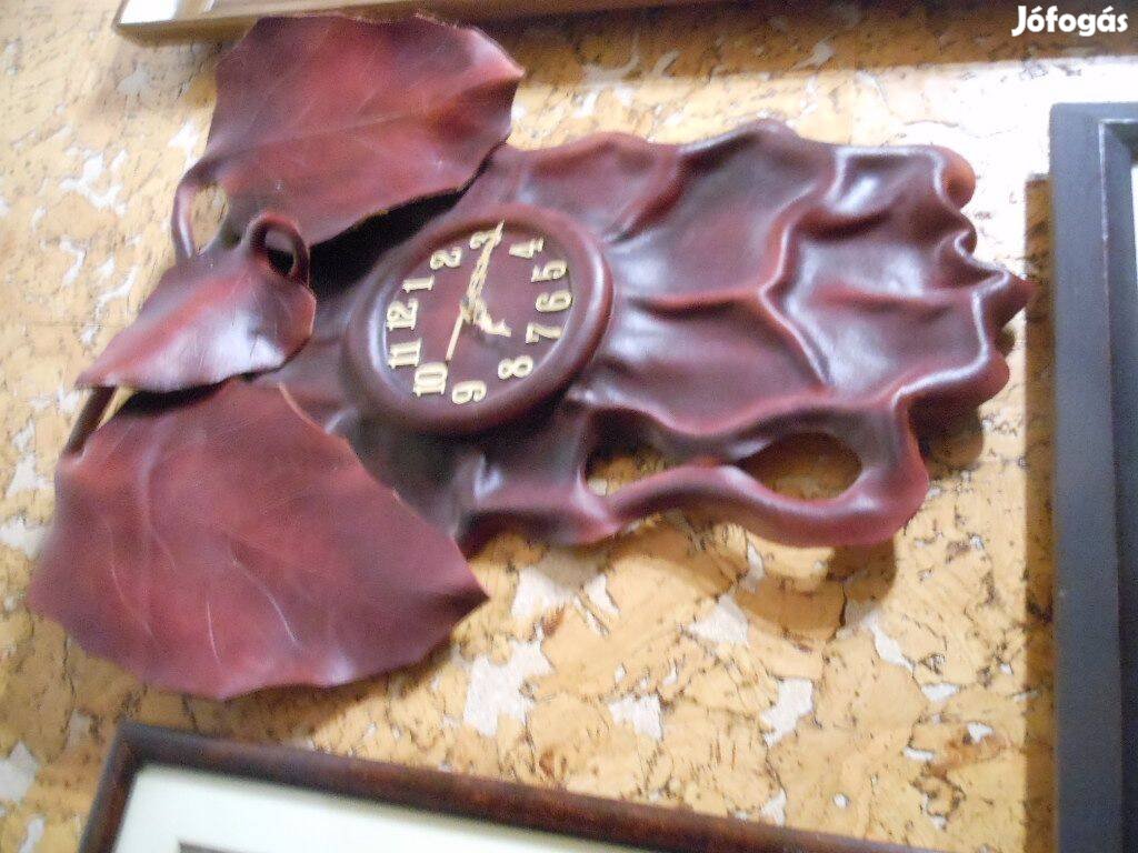 Szőlőlevelesformájúnagy bordó ambrés tiszta bőr falióra