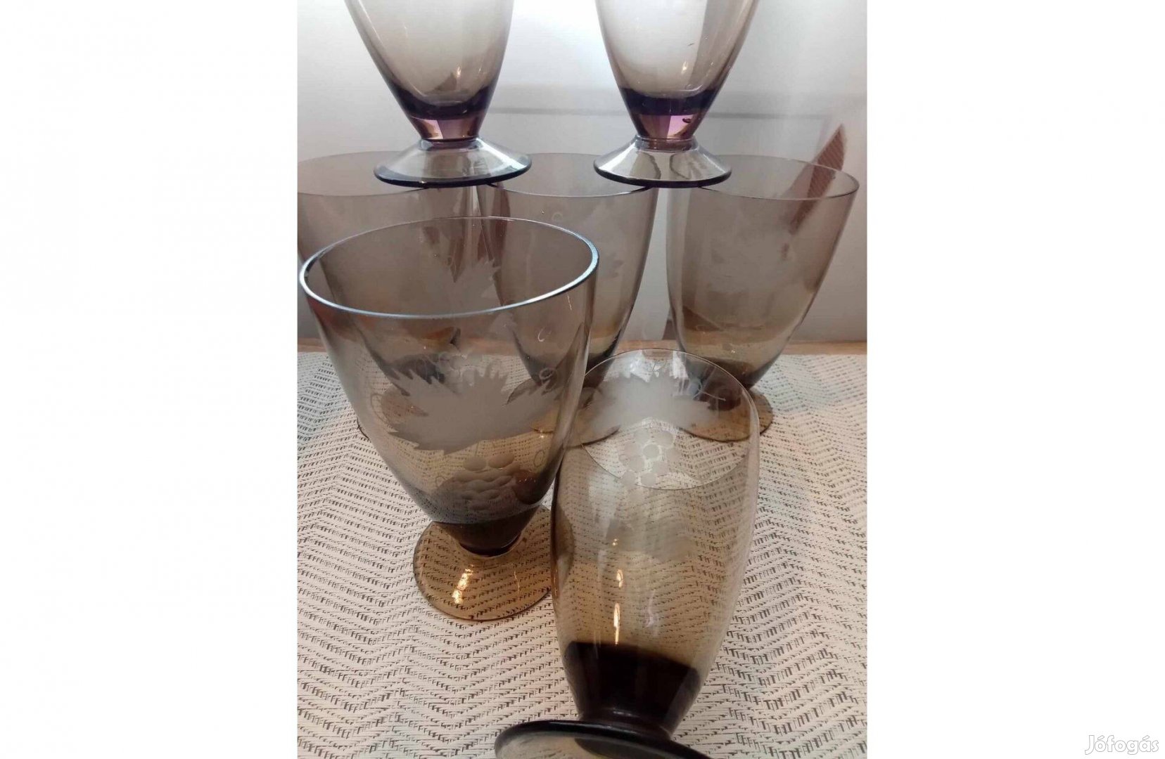 Szőlőmintával díszített talpas pohárkészlet 7 db-os egyben