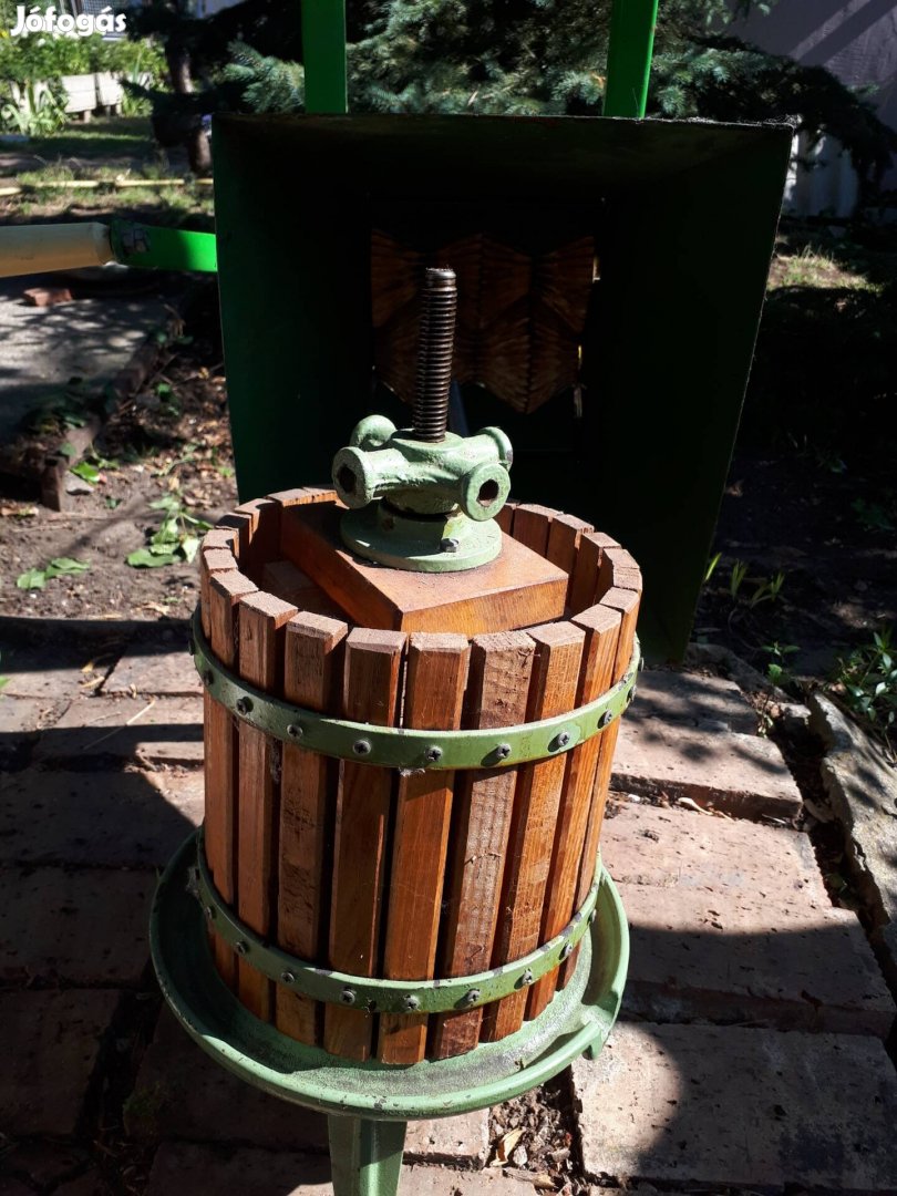 Szőlőprés , darálóval , 8 .ezerért .