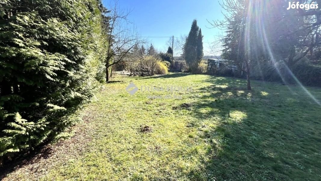 Szombathelyi eladó 1085 nm-es telek