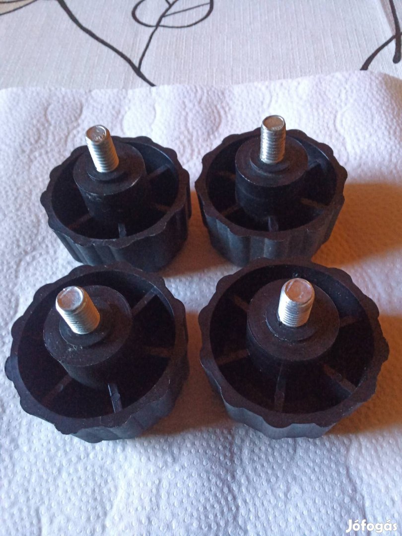 Szorító csavar anyával 8 as menet. 11 db. . Új.