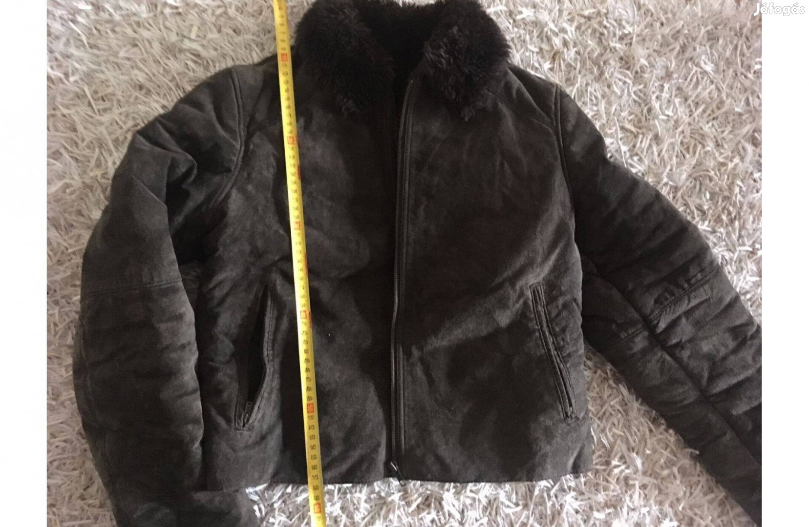 Szőrmebéléses rövid kabát