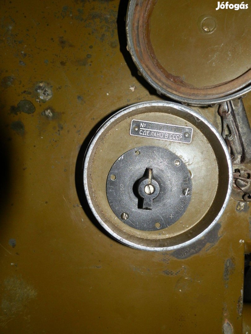 Szovjet katonai rádió gyűjteménybe R128