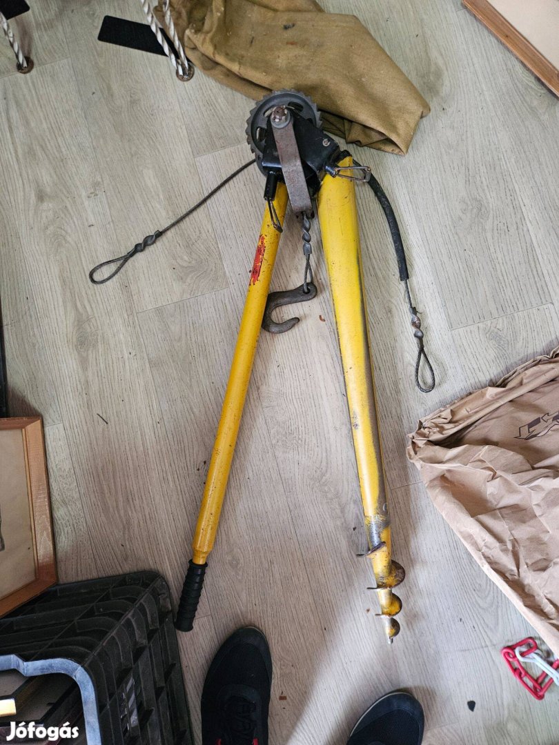 Szputyik márkájú mobil, szabadtéri, drótköteles, nagyon erős feszítő