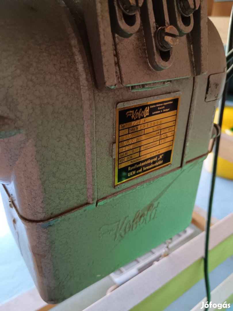 Szuper Singer profi varrógép eladó.