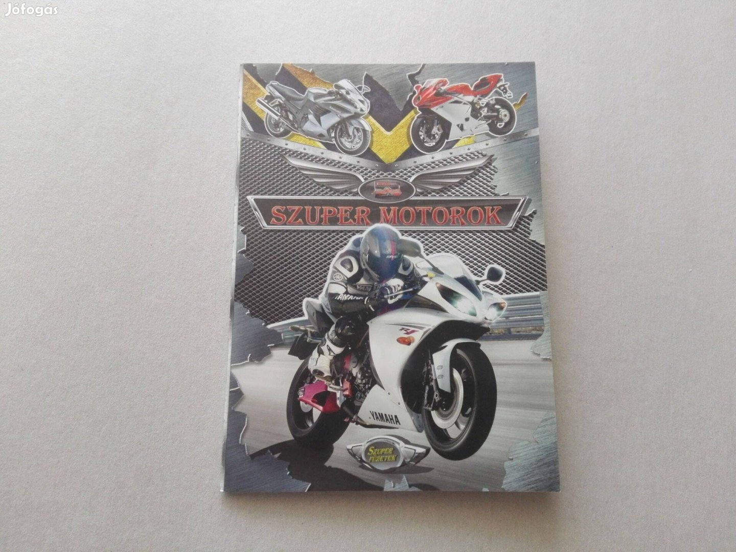 Szuper motorok - Teljesen Új ismeretterjesztő füzet