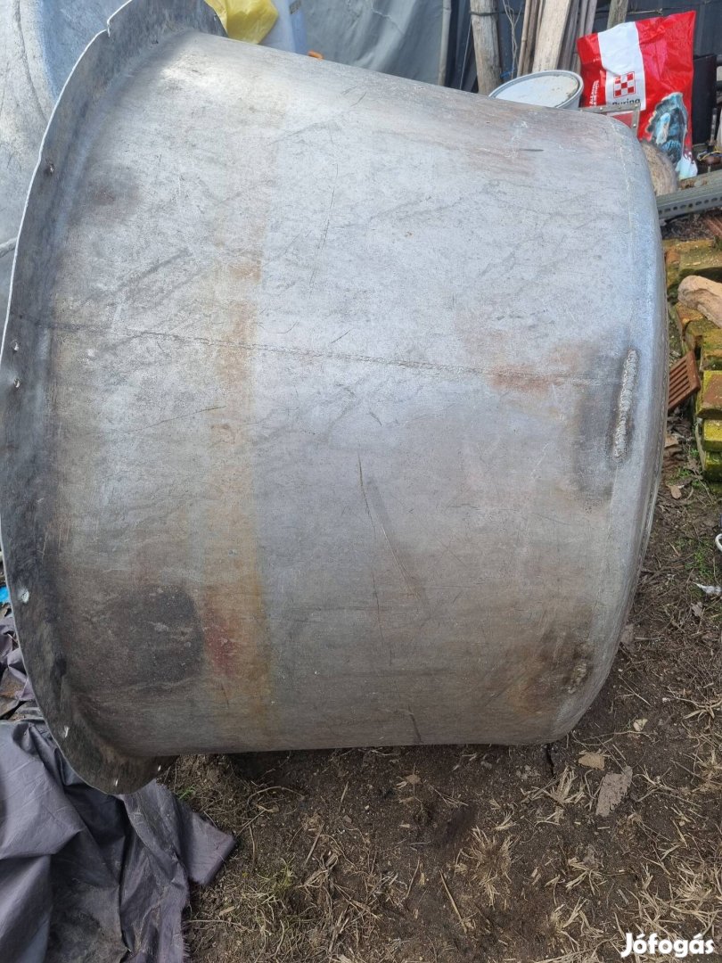 Szűretelő erjesztő fém kád 2db 500literes