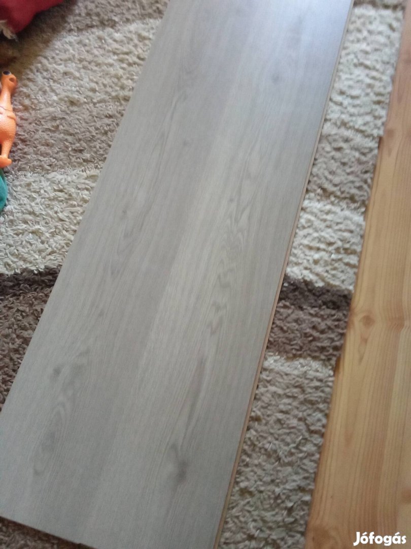 Szürke Német 1 Évet Használt Laminált  Eladó Butorvaltas Miatt 
