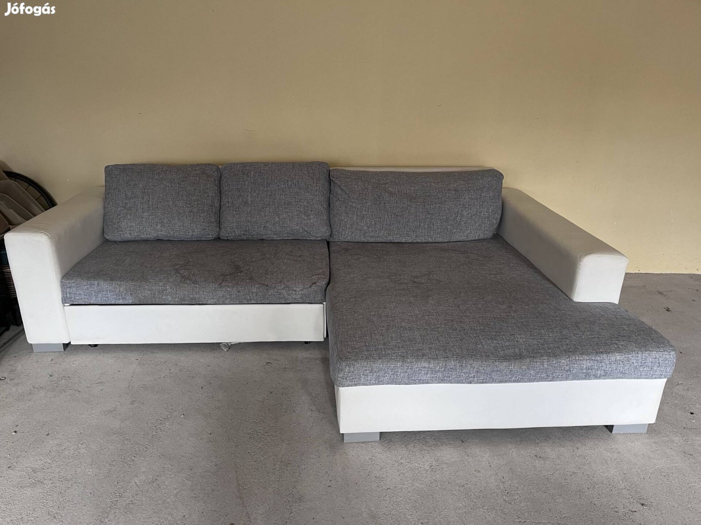 Szürke  L alakú kanapé