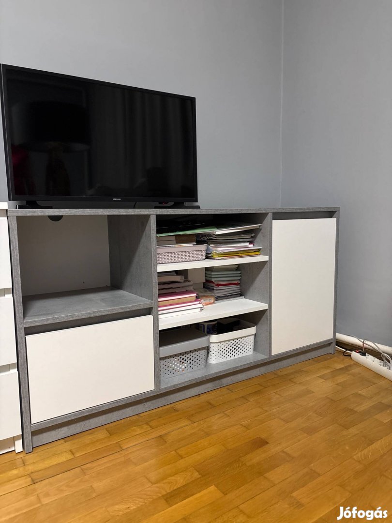 Szürke- fehér tévés szekrény