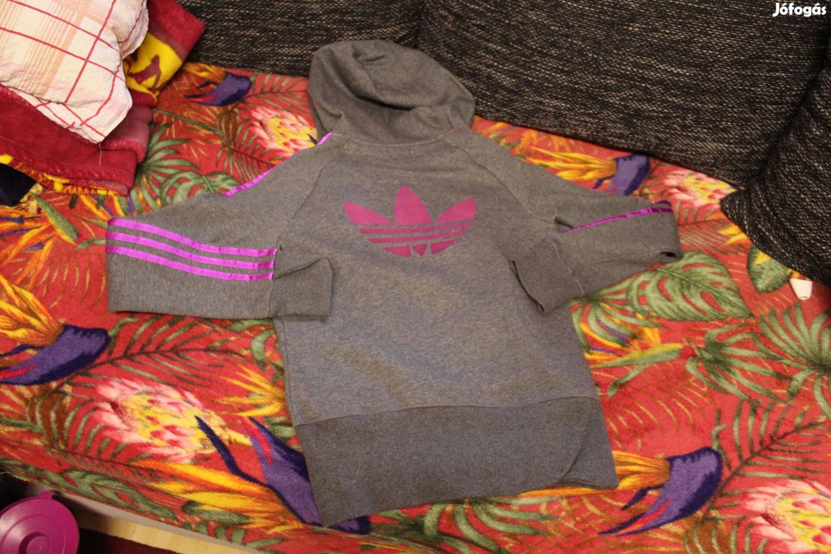Szurke alapon lila csikos Adidas pulover, S/M meret (2x viselt)