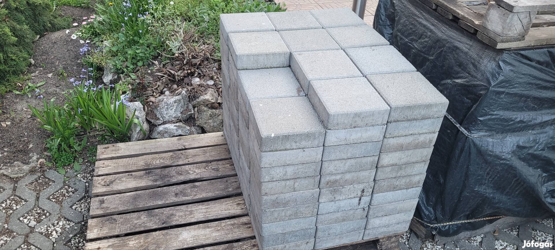 Szürke beton térkő