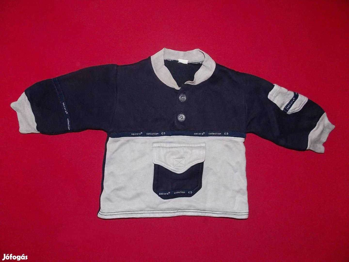 Szürke-fekete, gombos nyakú pulóver 68-as, 0-6 hónapos babára