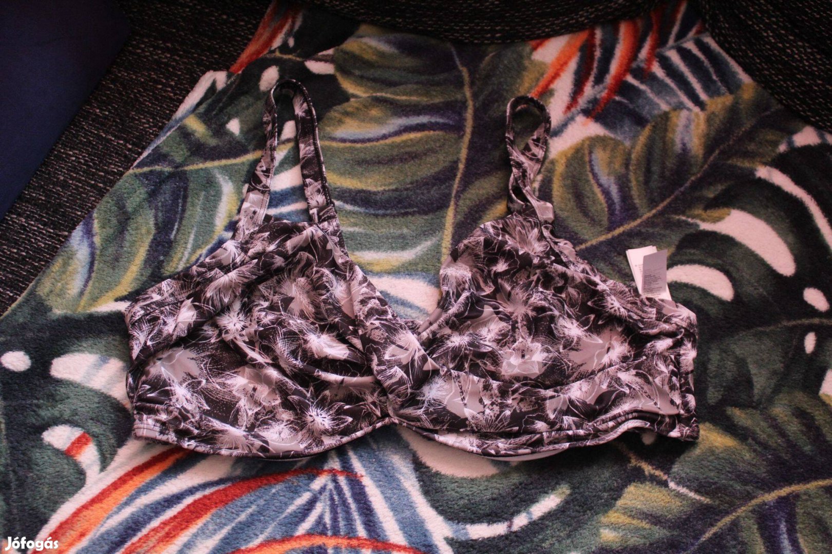Szurke-fekete-feher virag mintas bikini felso, 95C, Uj