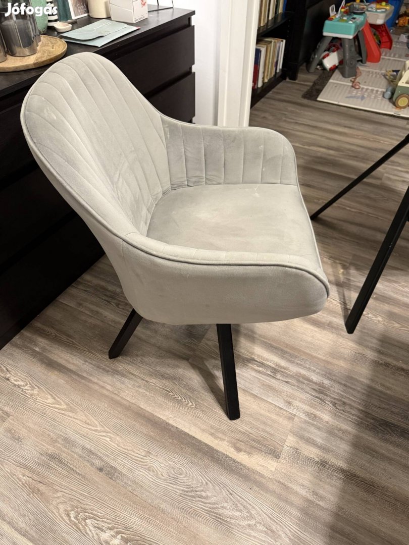 Szürke fotel