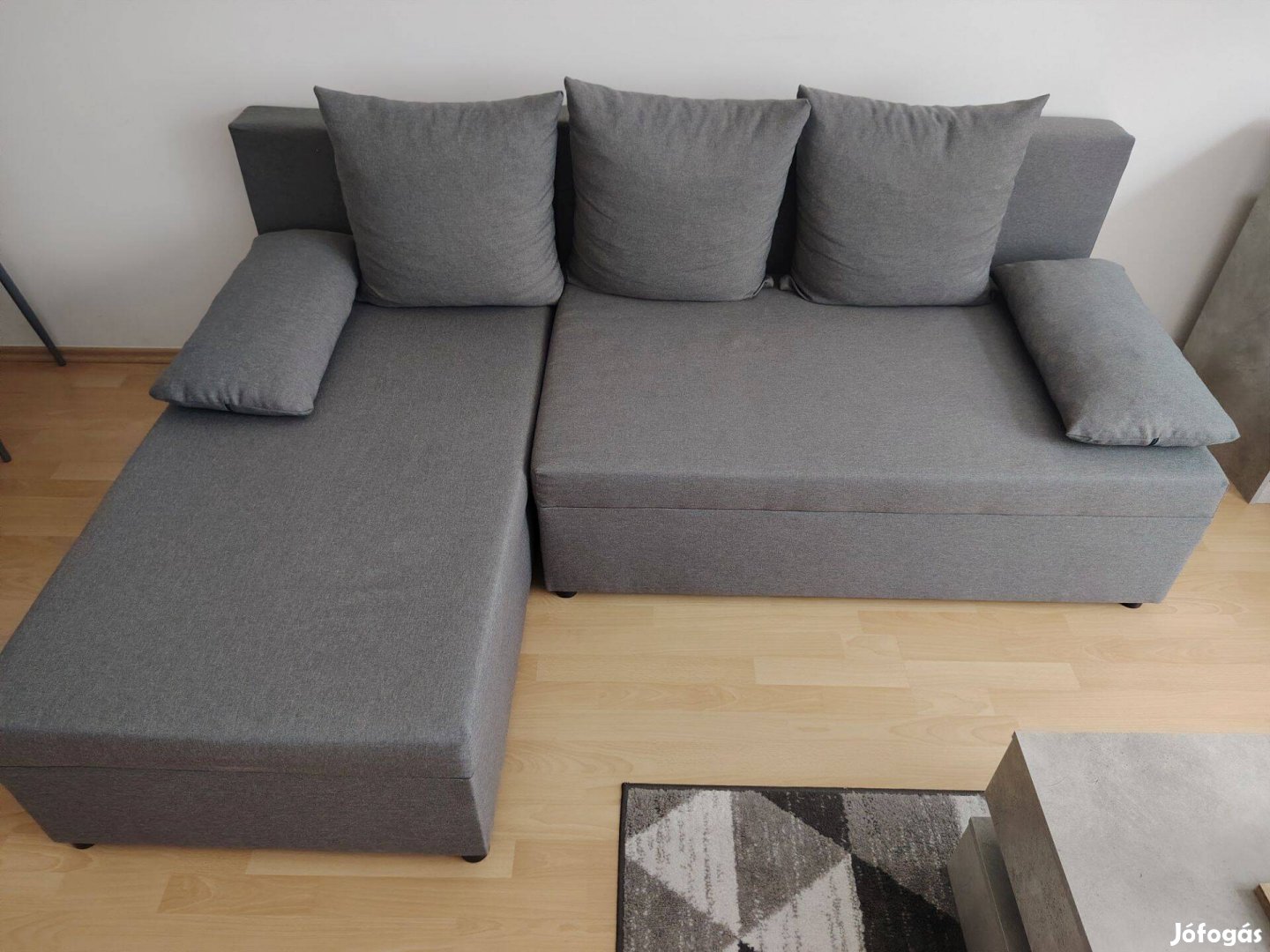 Szürke kinyitható sarokkanapé GINO, szimmetrikus kialakítású