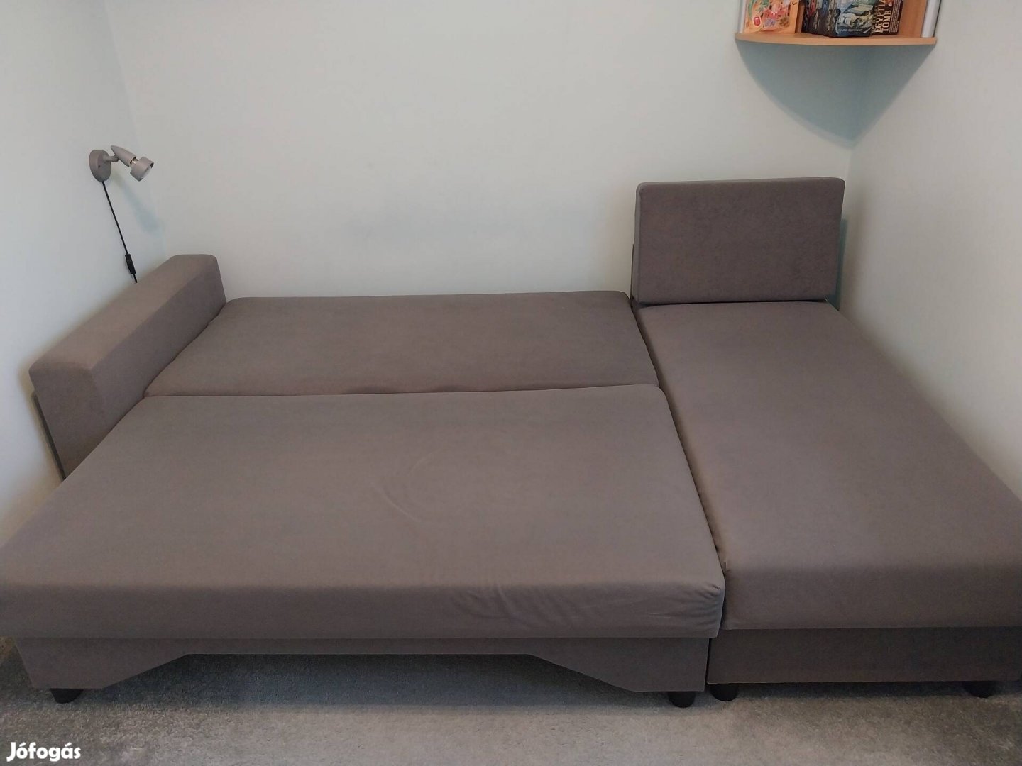 Szürke színű kanapéágy eladó!