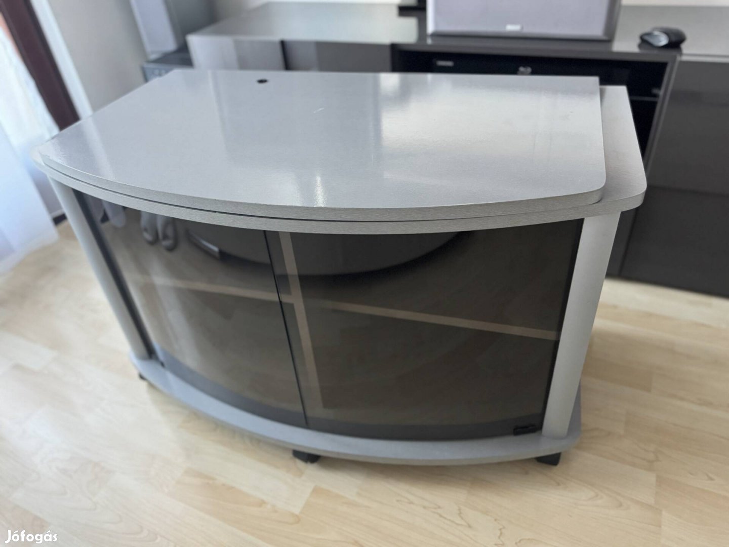 Szürke tv szekrény