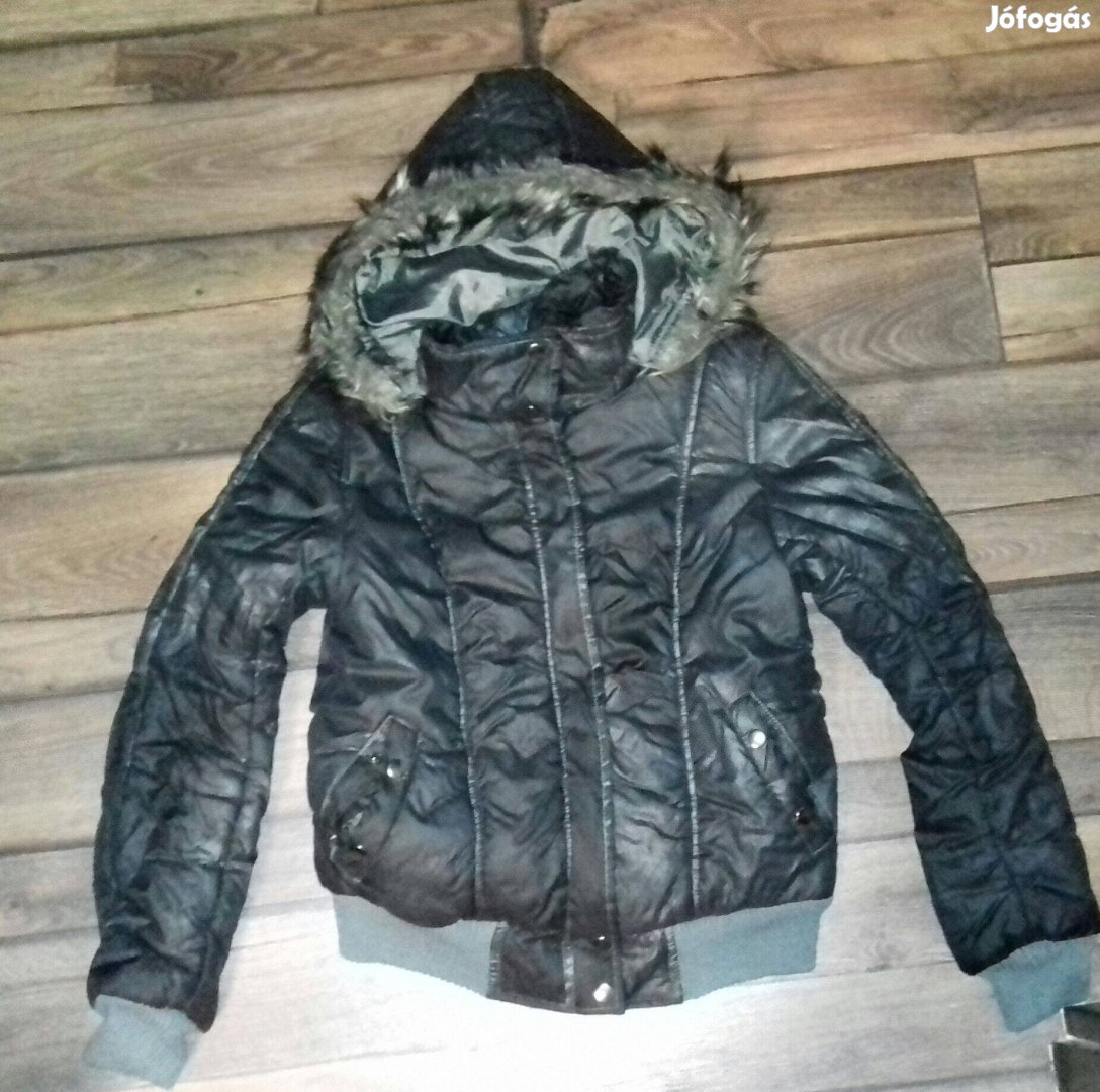 Szürkésfekete kapucnis téli kabát 152-164