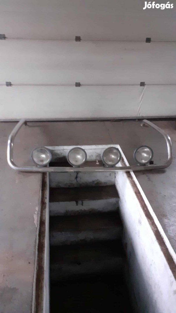 Szúrófénytartó saválló, 4 db lámpával