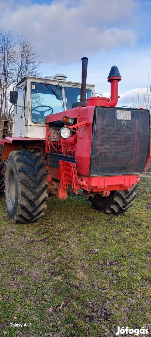 T150K mezőgazdasági gép eladó