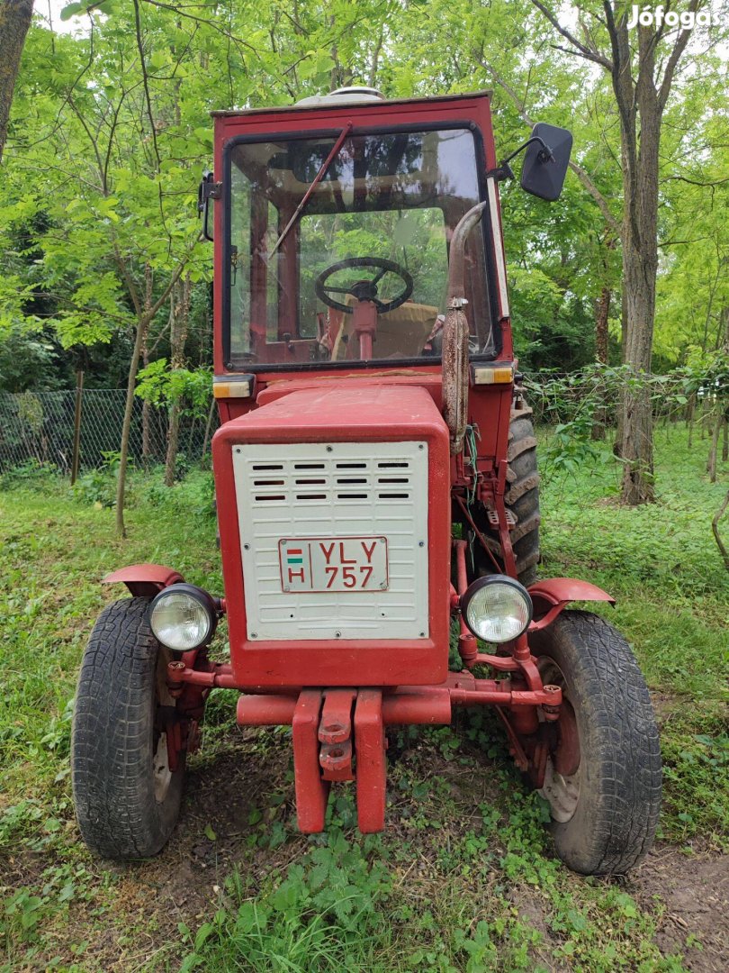T25A traktor es tartozekai