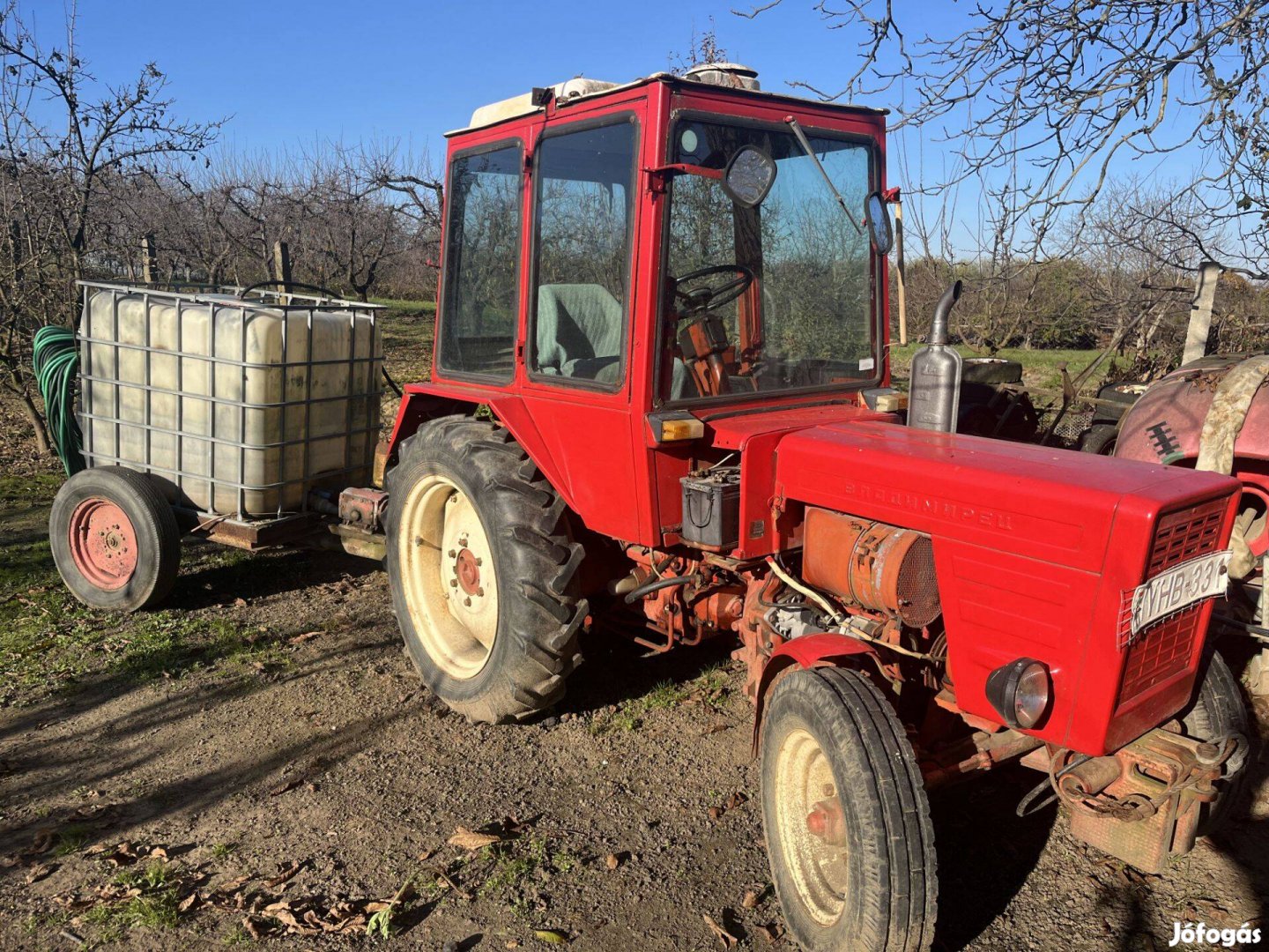 T25 traktor eladó plusz pókocsi és permetező tartály