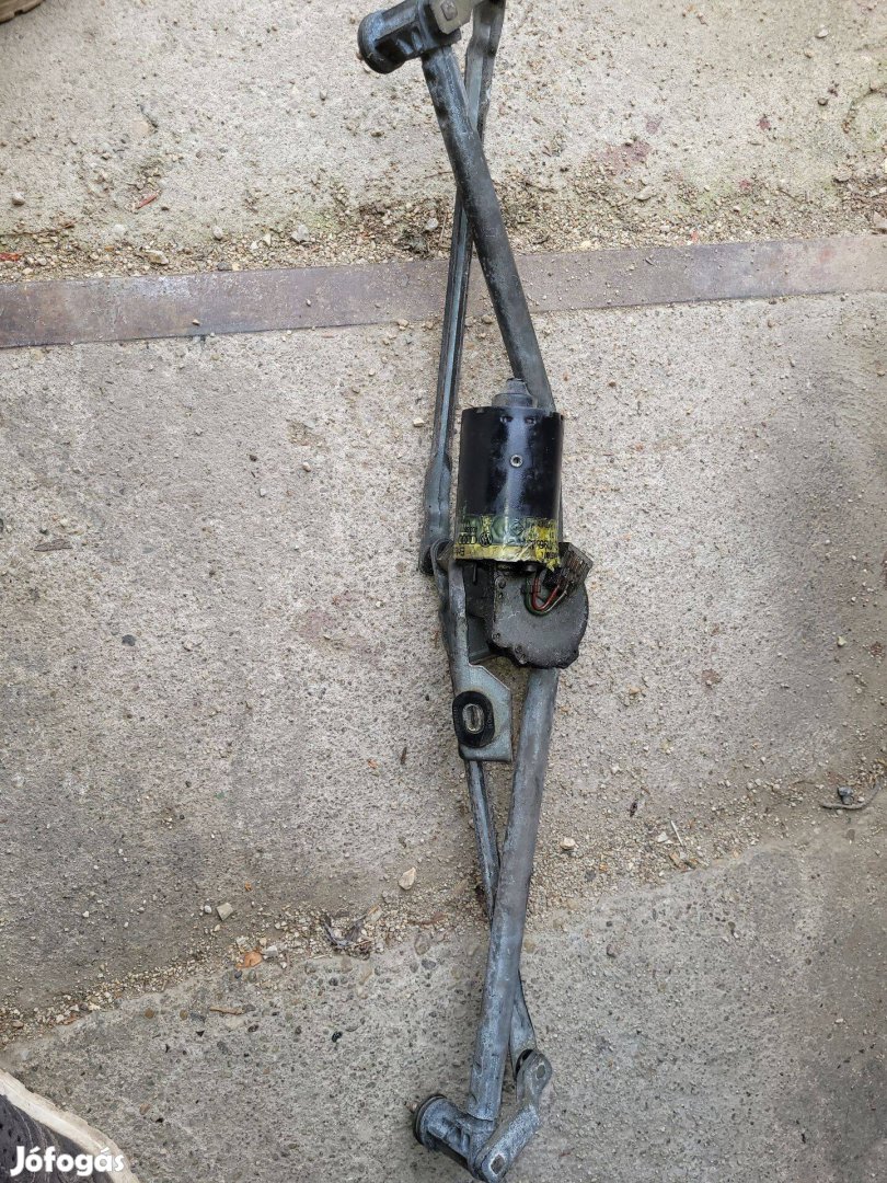 T4 transzporter ablaktörlő szerketet motorral