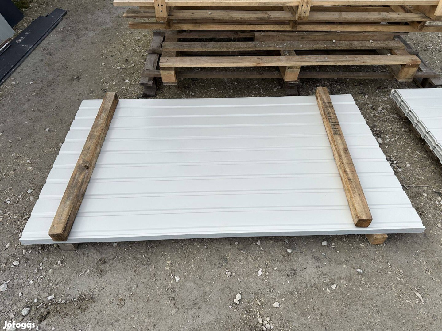 T8 trapézlemez, 0,5mm vastagsággal, RAL9002 színben