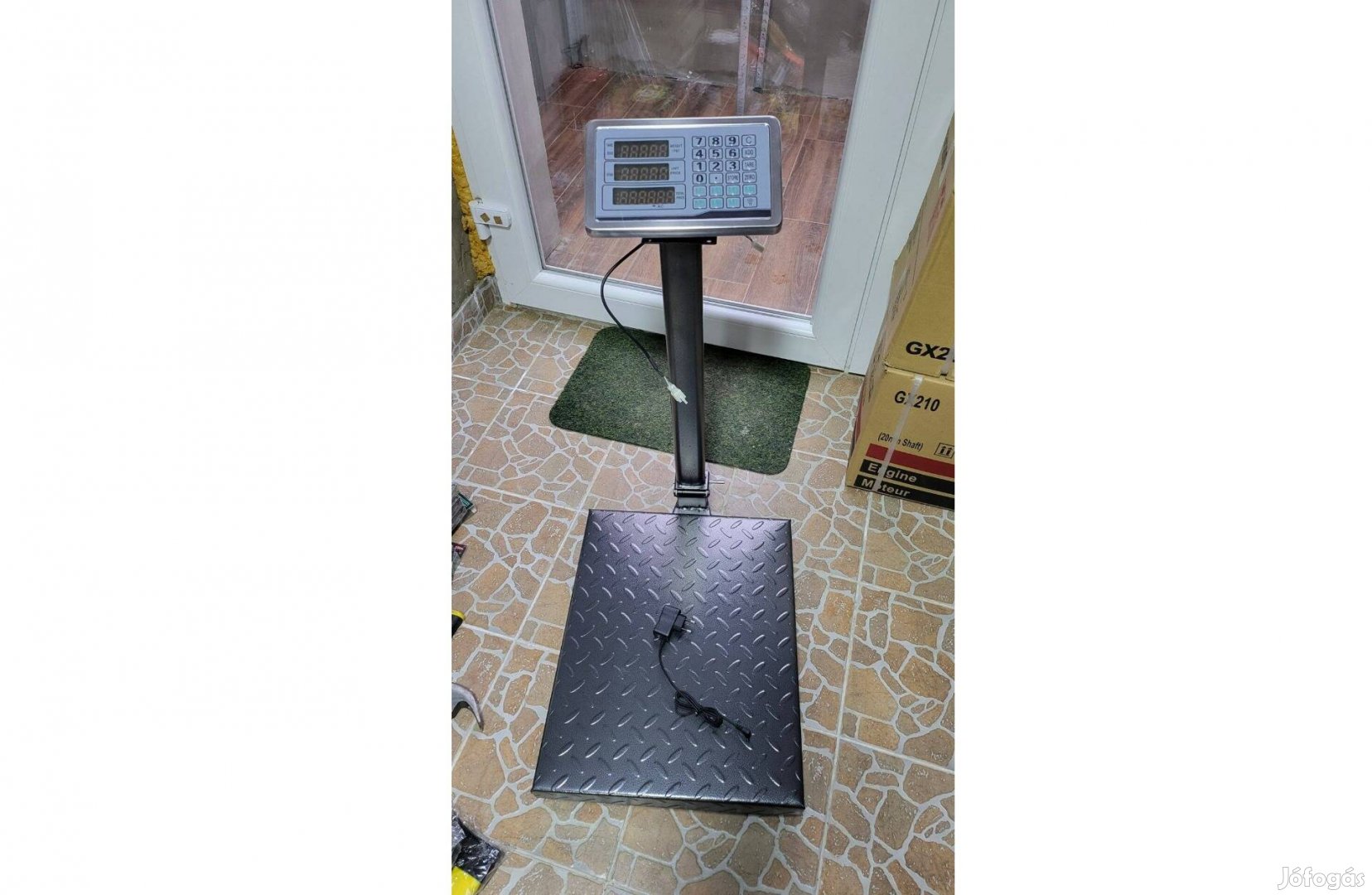 TCS digitális LCD kijelzős oszlopos mérleg lehajthatós 300kg