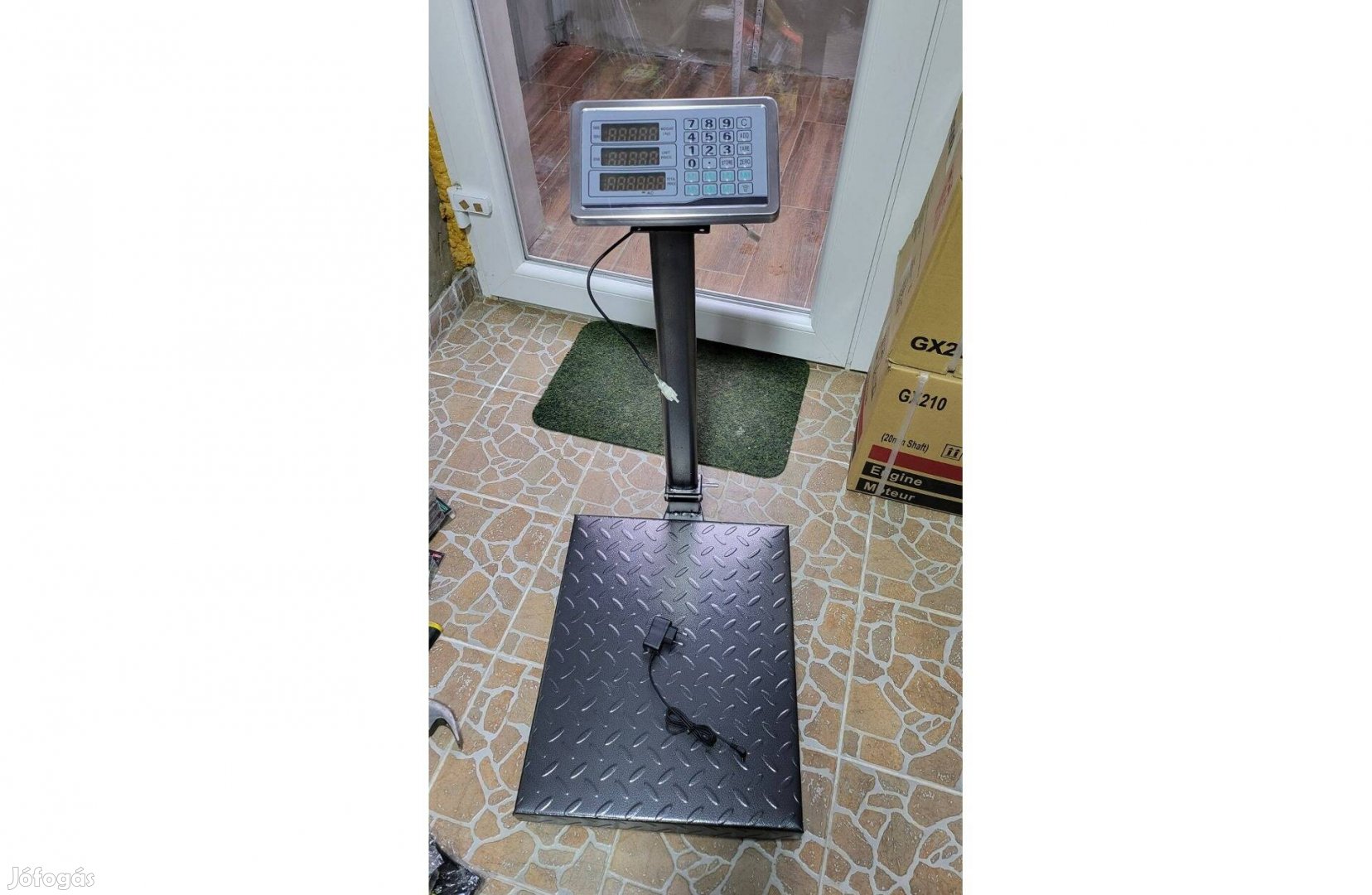 TCS digitális LCD kijelzős oszlopos mérleg lehajthatós 300kg